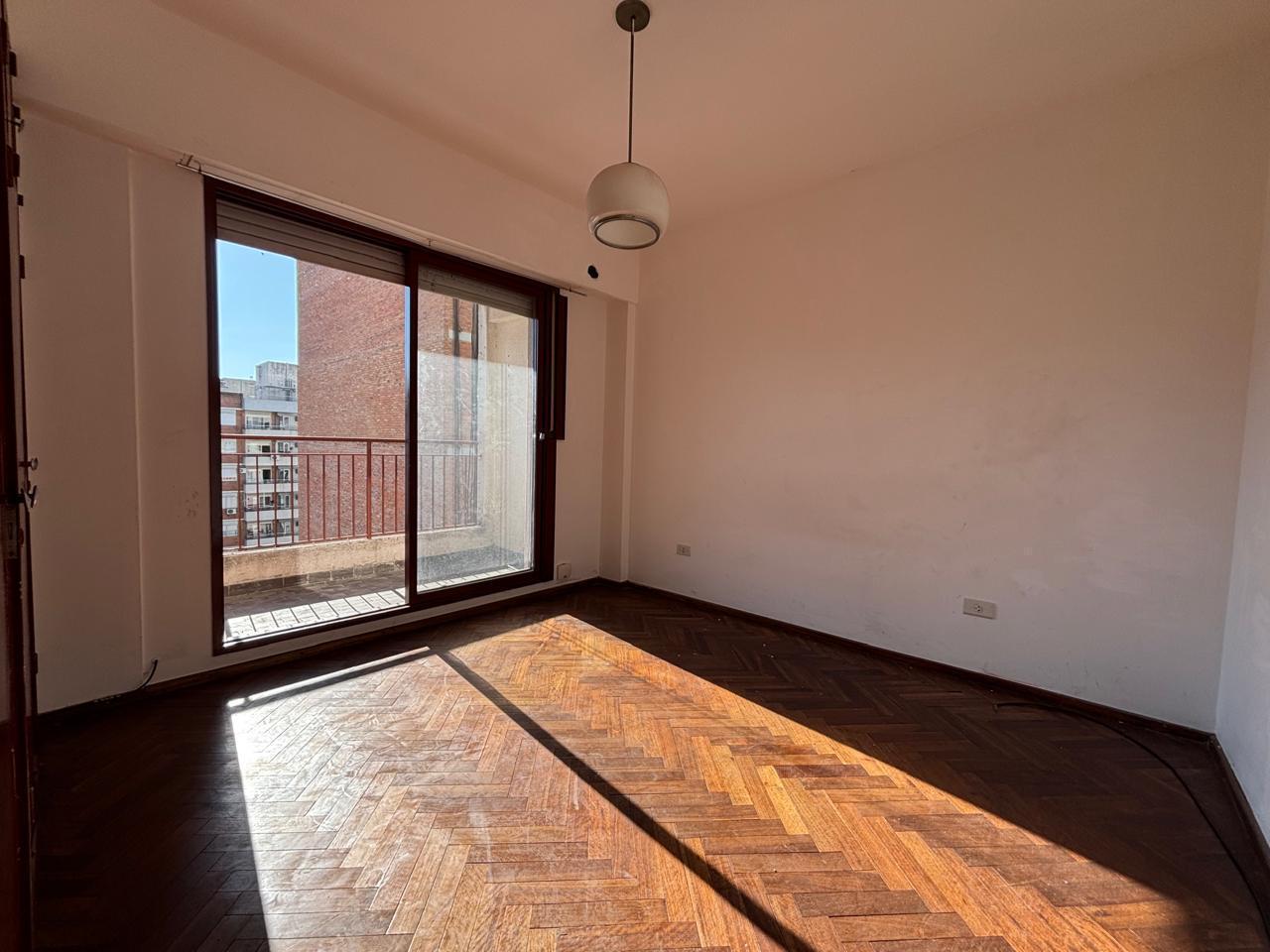 Foto de Venta - Departamento de 2 dormitorios con dos balcones, imagen 1