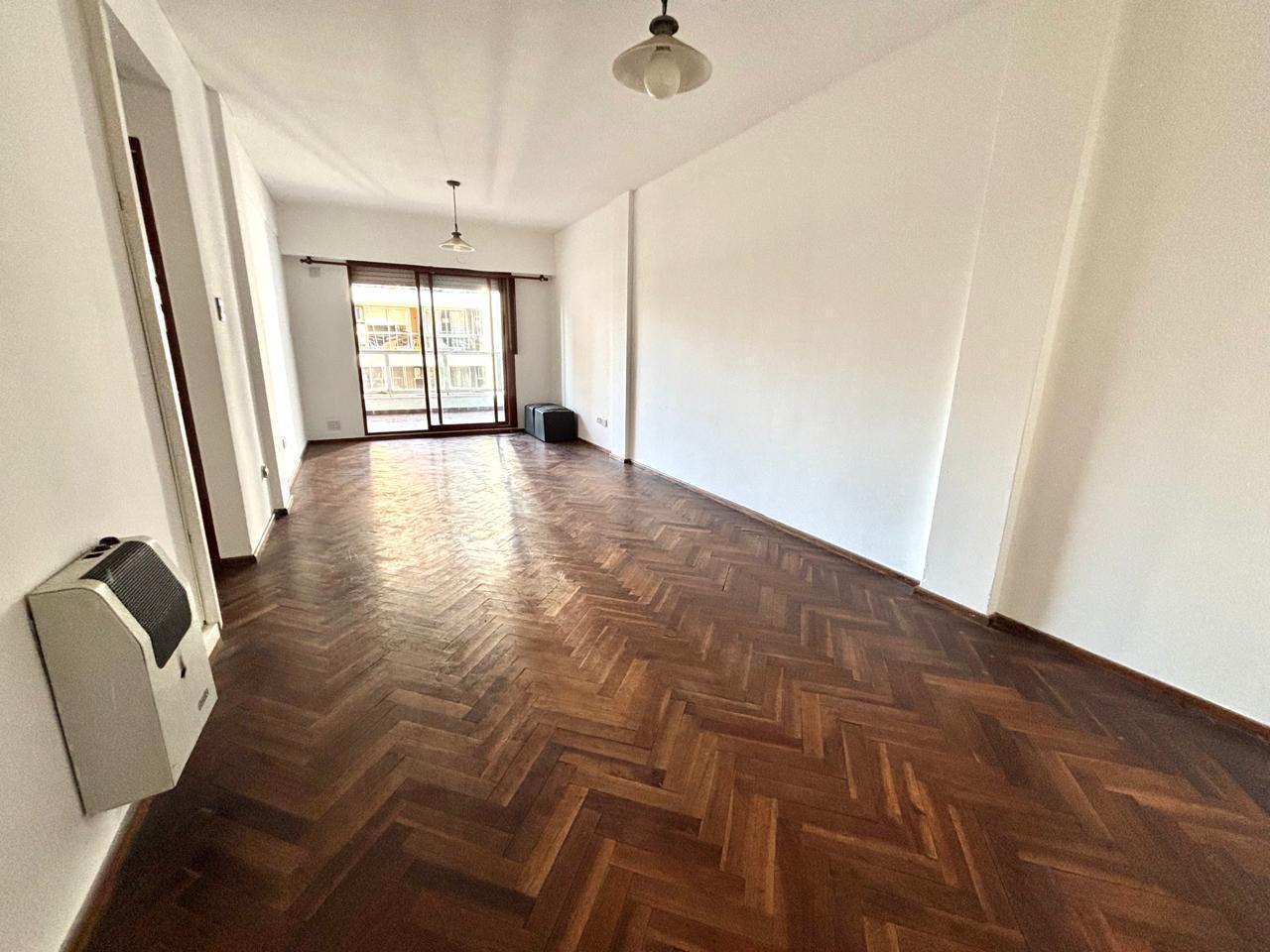 Foto de Venta - Departamento de 2 dormitorios con dos balcones, imagen 3