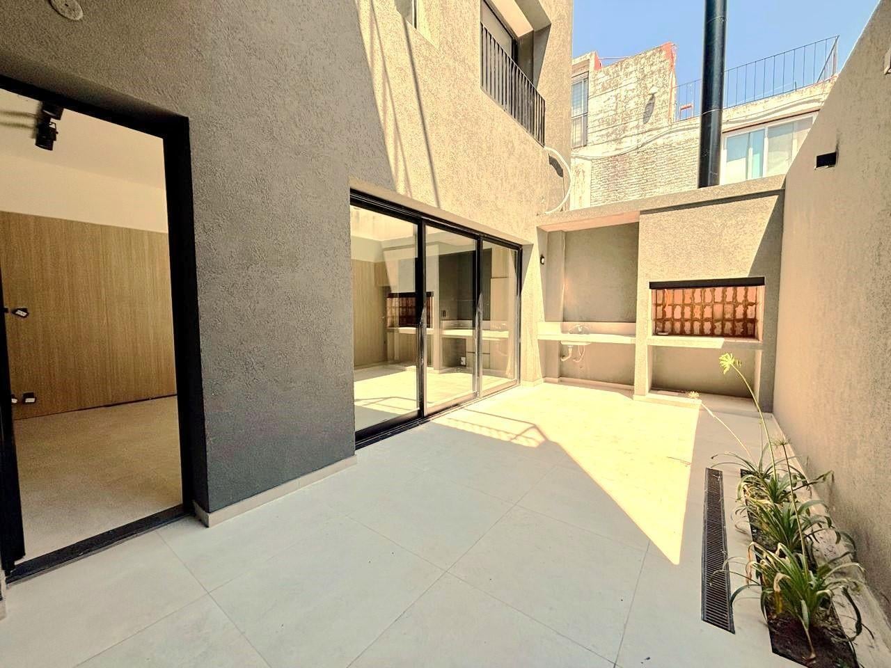 Foto de VENTA! CASA DE PASILLO EN ZONA RIO., imagen 5