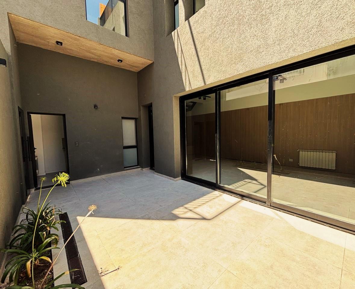Foto de VENTA! CASA DE PASILLO EN ZONA RIO., imagen 1