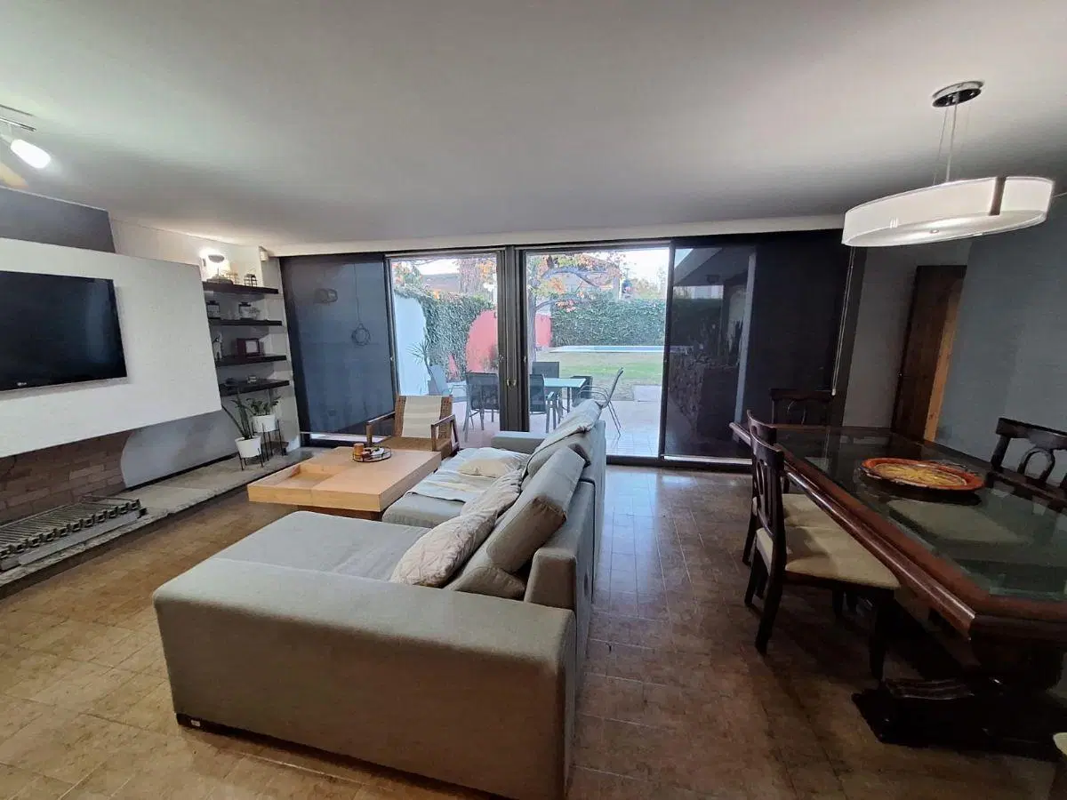 INMOBILIARIA SUAREZ & ORTEGA VENDE CASA APTA VIVIENDA / OFICINA
CALLE AGUADO 339, CIUDAD 3