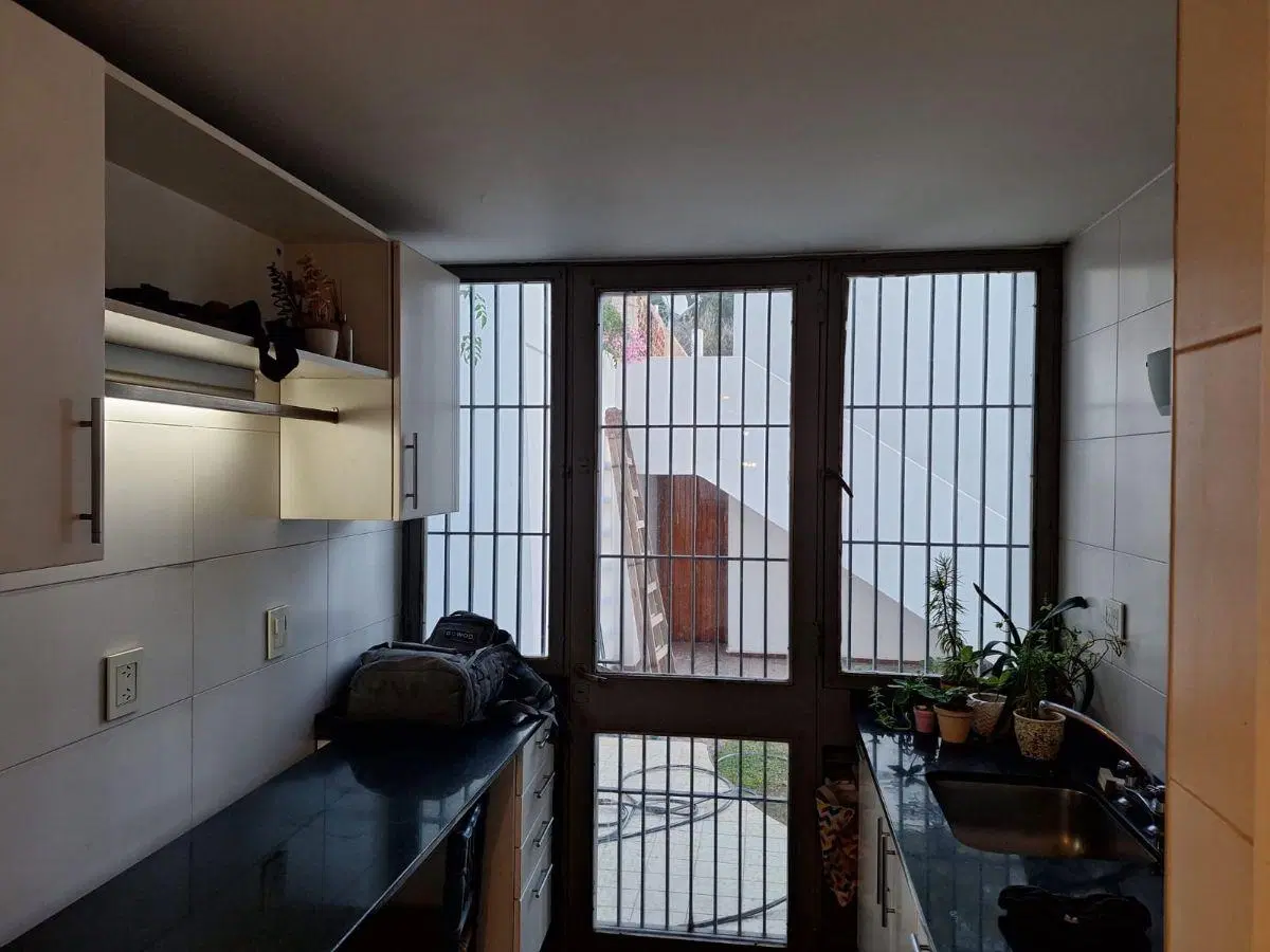 INMOBILIARIA SUAREZ & ORTEGA VENDE CASA APTA VIVIENDA / OFICINA
CALLE AGUADO 339, CIUDAD 4