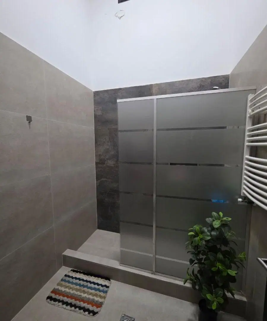 INMOBILIARIA SUAREZ & ORTEGA ALQUILA CASA
B° Privado Las Retamas 5