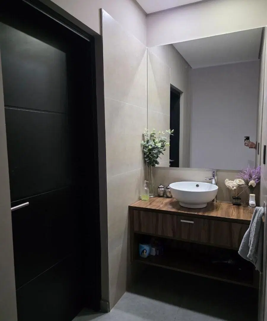 INMOBILIARIA SUAREZ & ORTEGA ALQUILA CASA
B° Privado Las Retamas 4