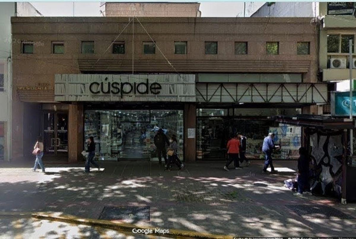 INMOBILIARIA SUAREZ & ORTEGA ALQUILA OFICINA
Av. San Martin 925, 2do. Piso Ciudad de Mendoza