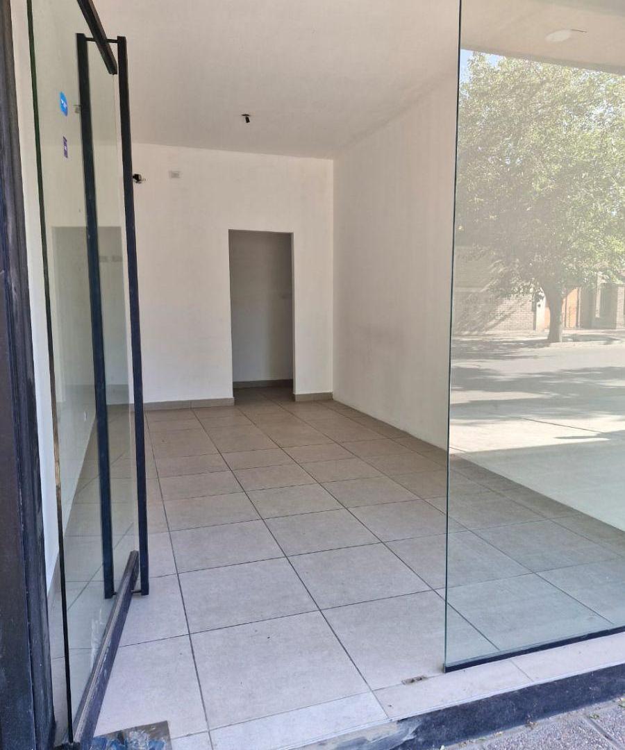 Foto de MONICA ORTEGA INMOBILIARIA ALQUILA LOCAL Calle Juan Gualberto Godoy, imagen 4