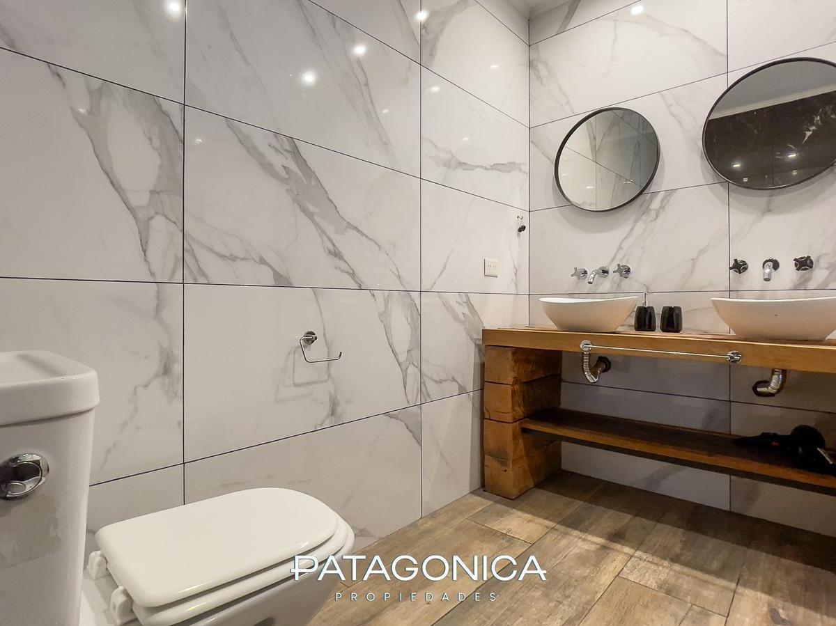 Venta Departamento 5 Ambientes de 160 m² con Vista Al Lago, Villa La Angostura 1