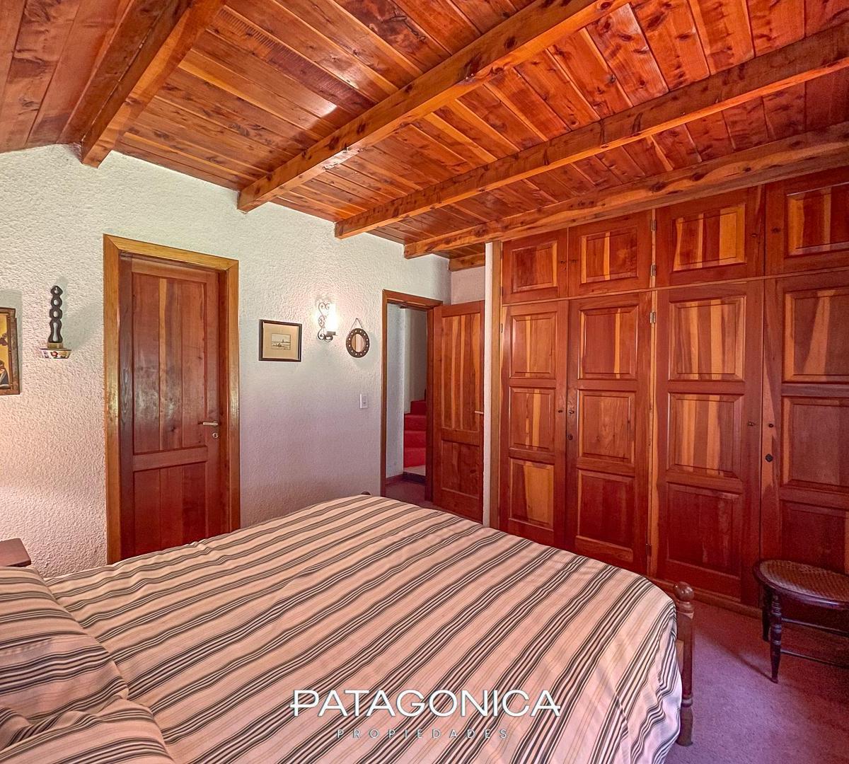 Venta Casa con Vivienda Para Cuidador, 200 m² Totales, en Barrio Privado Cumelen, Villa La Angostura 2