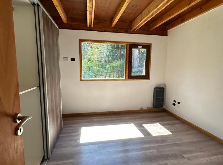 VENTA - Casa 100m2 con acceso a arroyo en el bosque - Barrio Epulafquen. 2