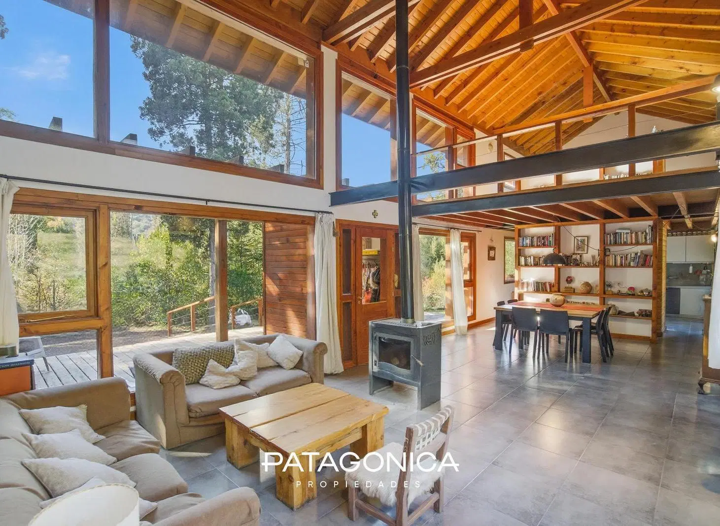 CASA EN VENTA Barrio Las Balsas, 5 ambientes, todos los servicios. 4