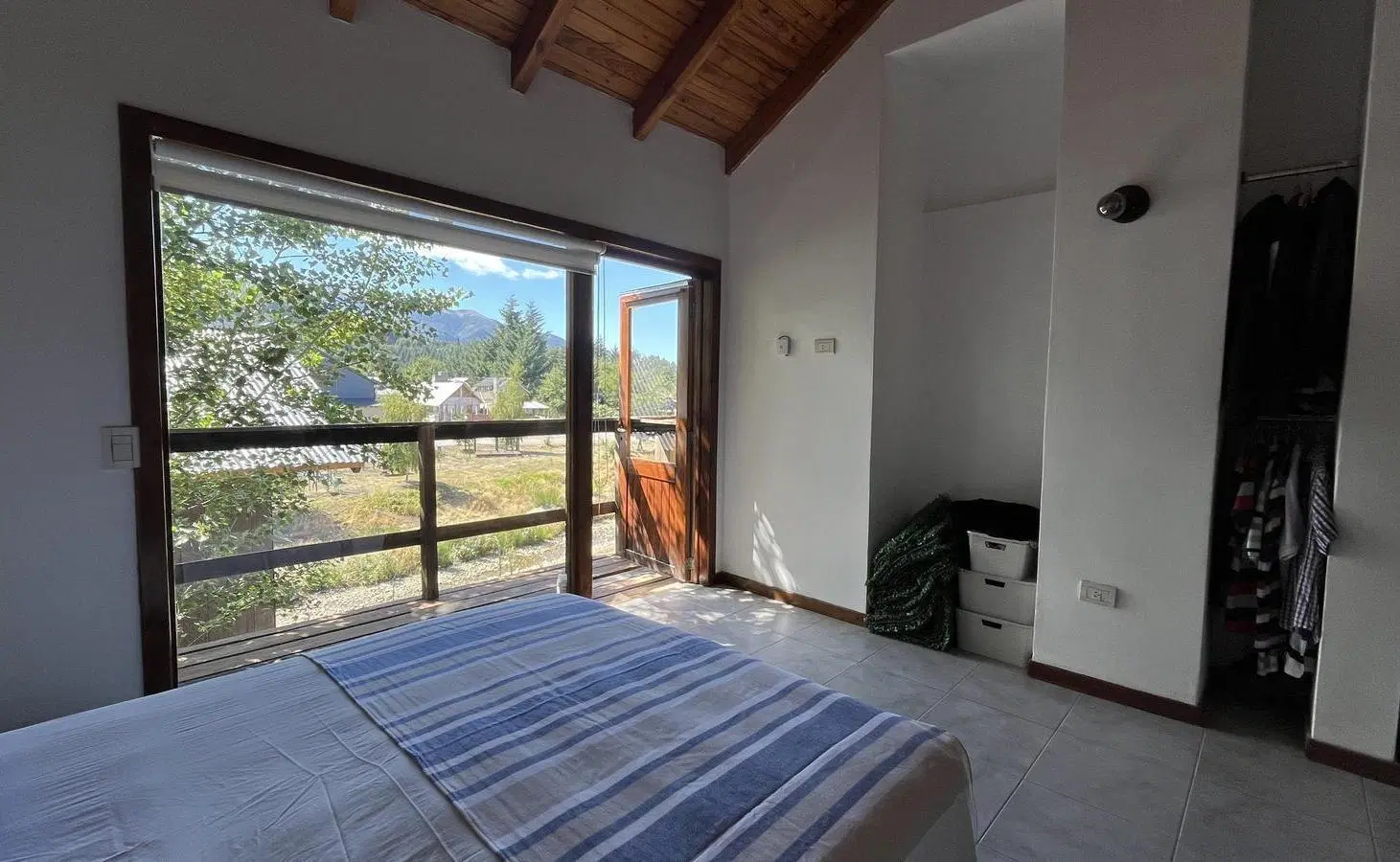 ALQUILER permanente monoambiente con balcón. Centro Villa la Angostura 3