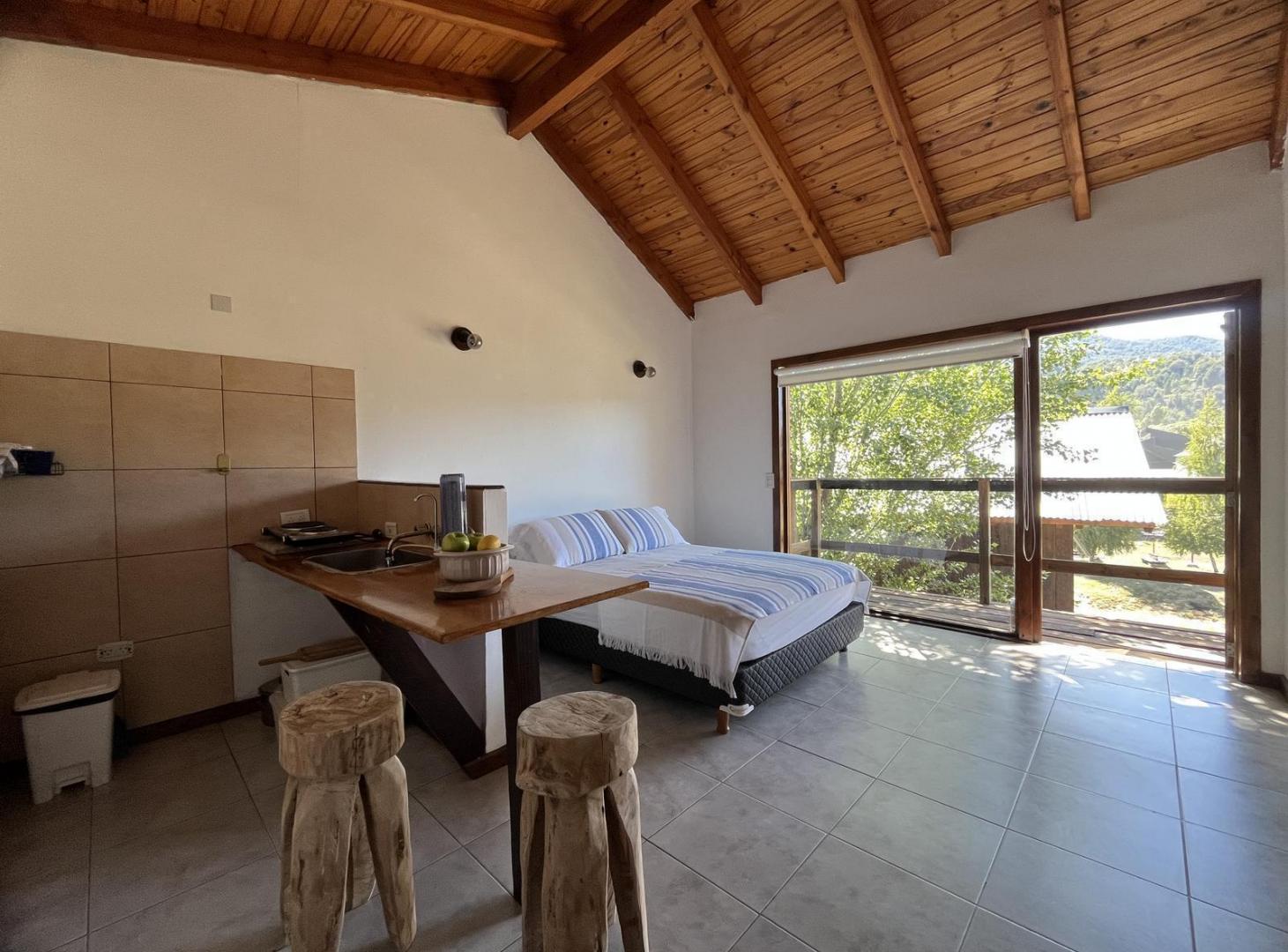 ALQUILER permanente monoambiente con balcón. Centro Villa la Angostura