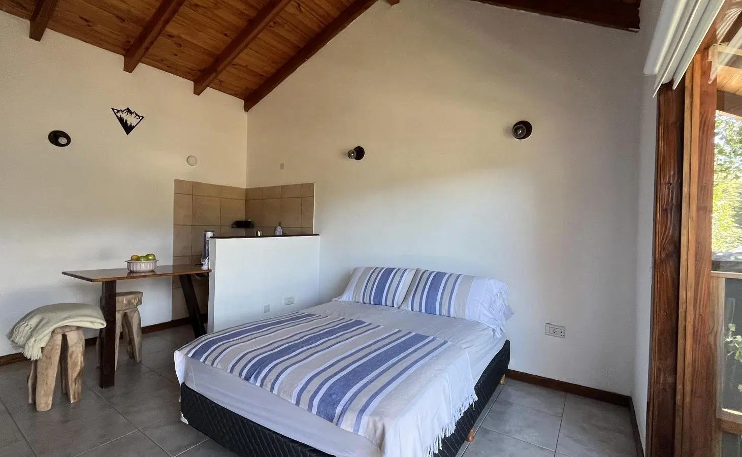 ALQUILER permanente monoambiente con balcón. Centro Villa la Angostura 4