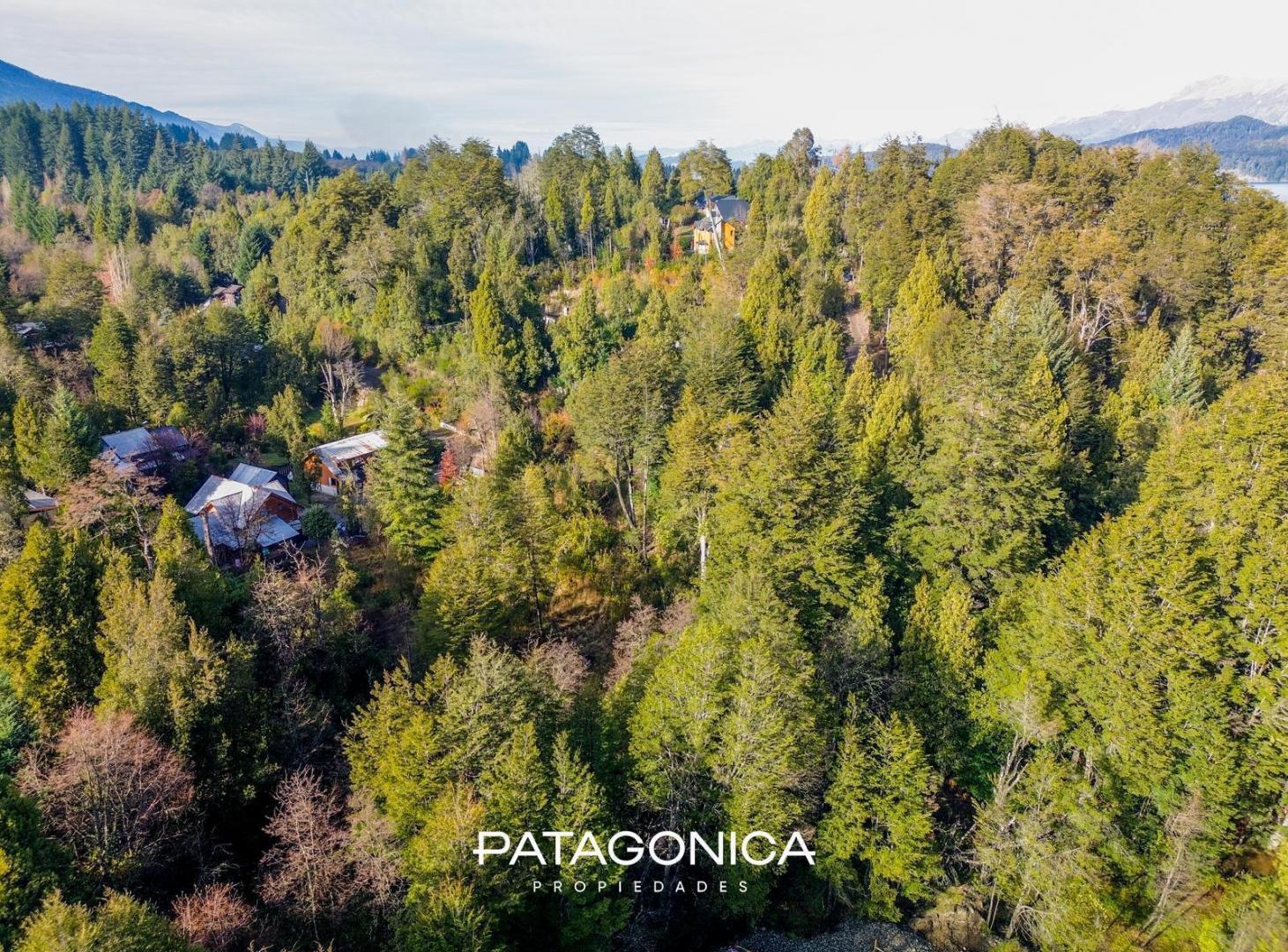 VENTA Lote 2.445 m2 Proyecto aprob. de 3 UF con arroyo y vista al Cerro Bayo. Villa La Angostura