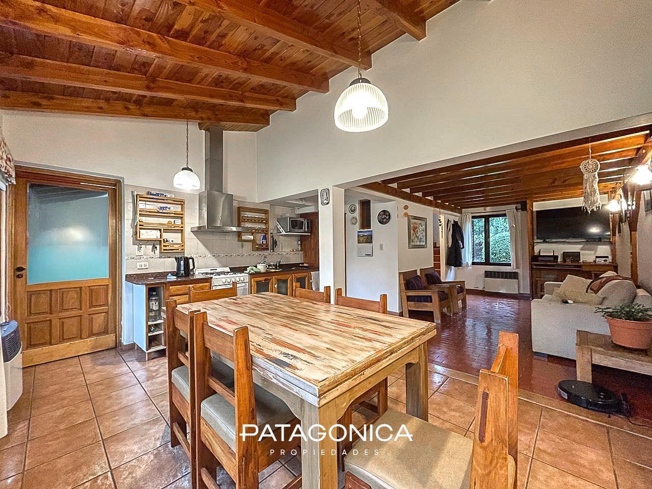 Foto de VENTA CASA 115m2, 2 HAB. 2 BAÑOS,JARDIN, B° CALAFATE,VILLALA ANGOSTURA, imagen 2