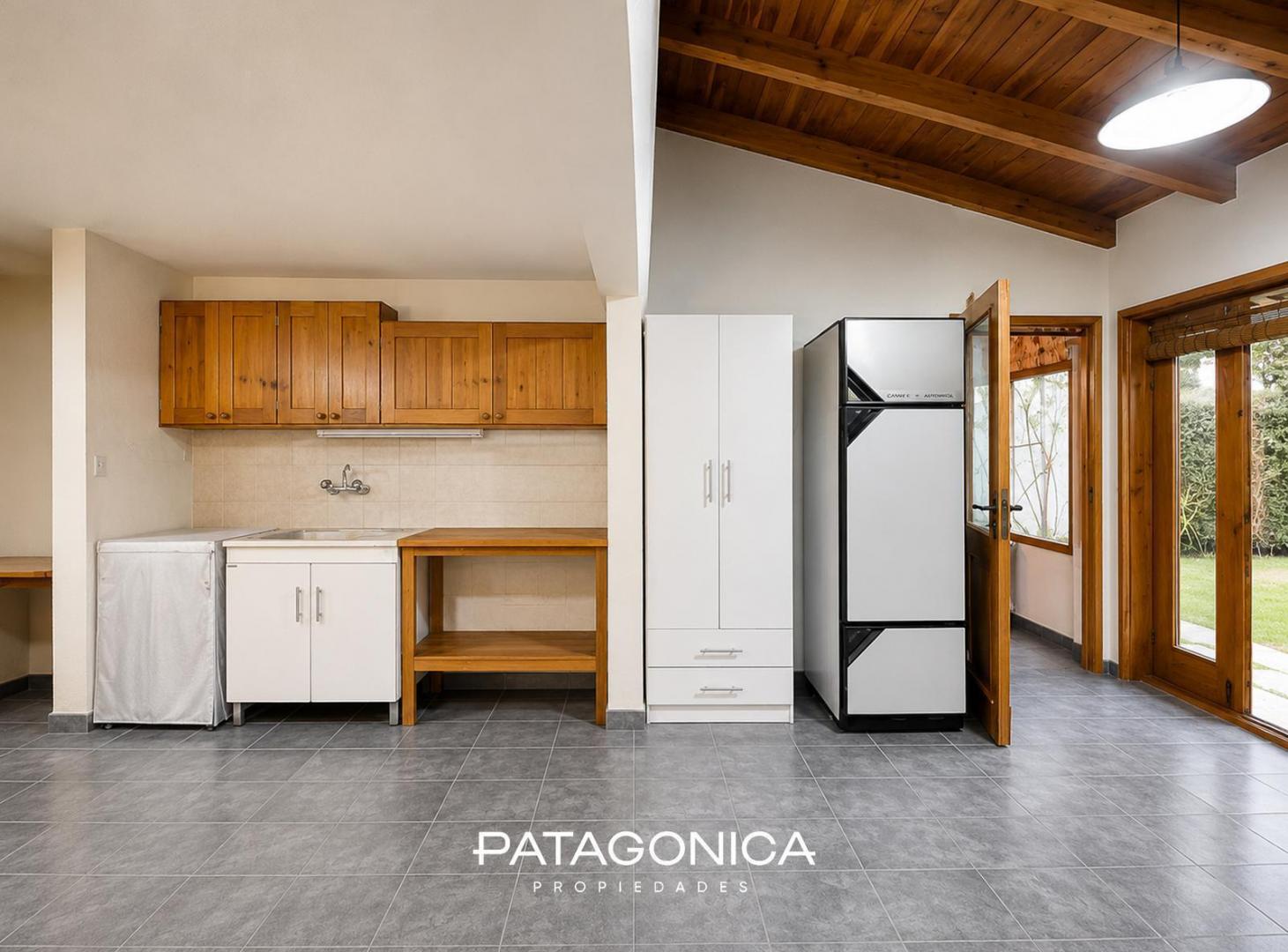 Foto de VENTA CASA 115m2, 2 HAB. 2 BAÑOS,JARDIN, B° CALAFATE,VILLALA ANGOSTURA, imagen 5