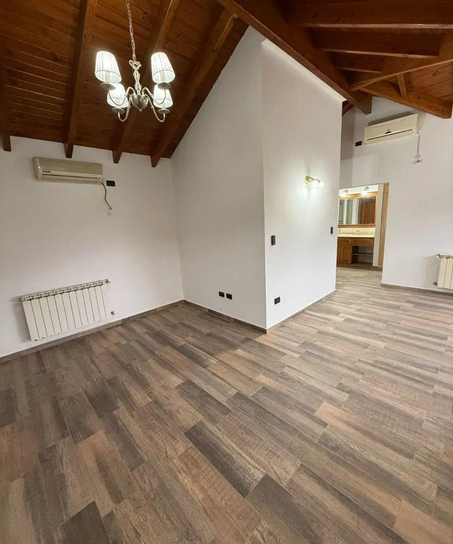 Casa con 4 dormitorios en venta y alquiler en Juana Koslay 8