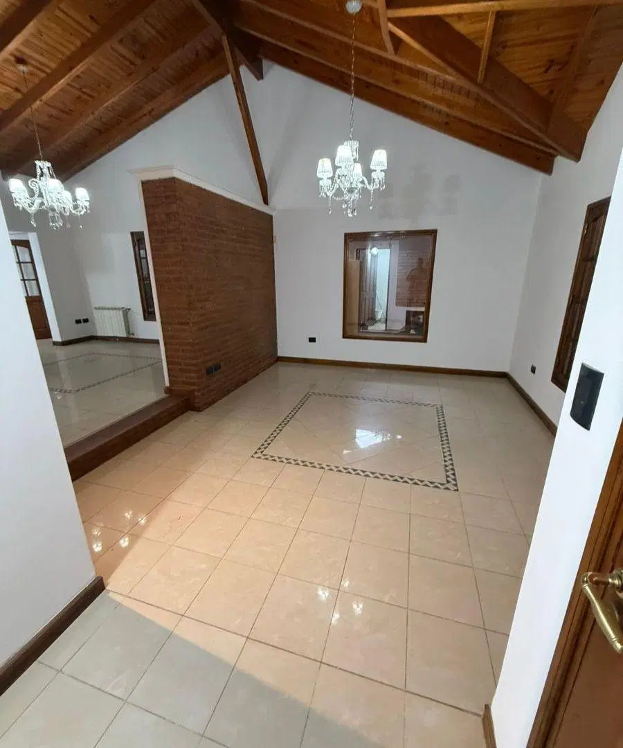 Casa con 4 dormitorios en venta y alquiler en Juana Koslay 5