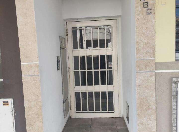 Departamentos en venta de 1 y 2 dormitorios con un baño y patio  3
