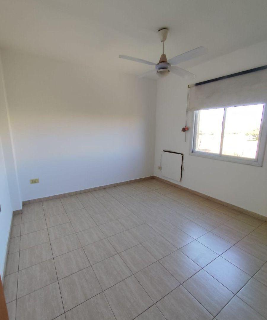 Departamento de 2 Dormitorios con Cochera y 2 Balcones en Balcones del Chateau
