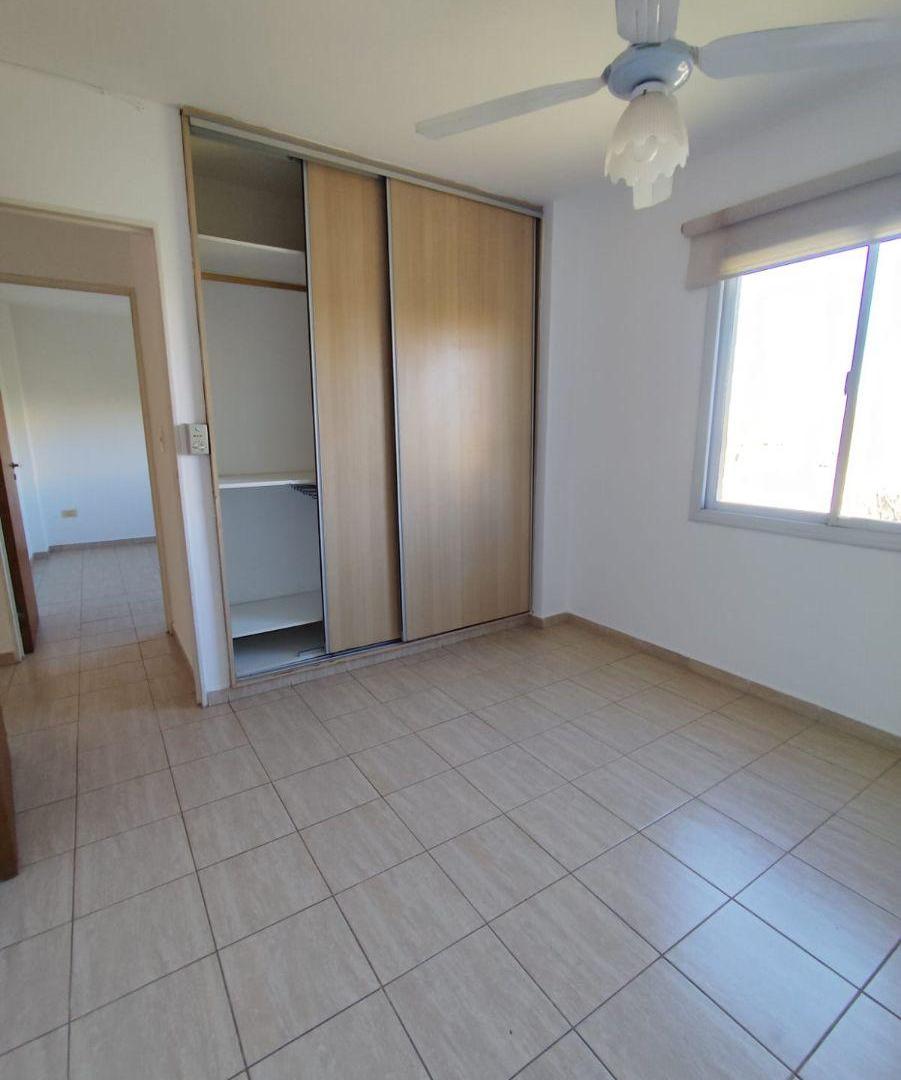 Departamento de 2 Dormitorios con Cochera y 2 Balcones en Balcones del Chateau