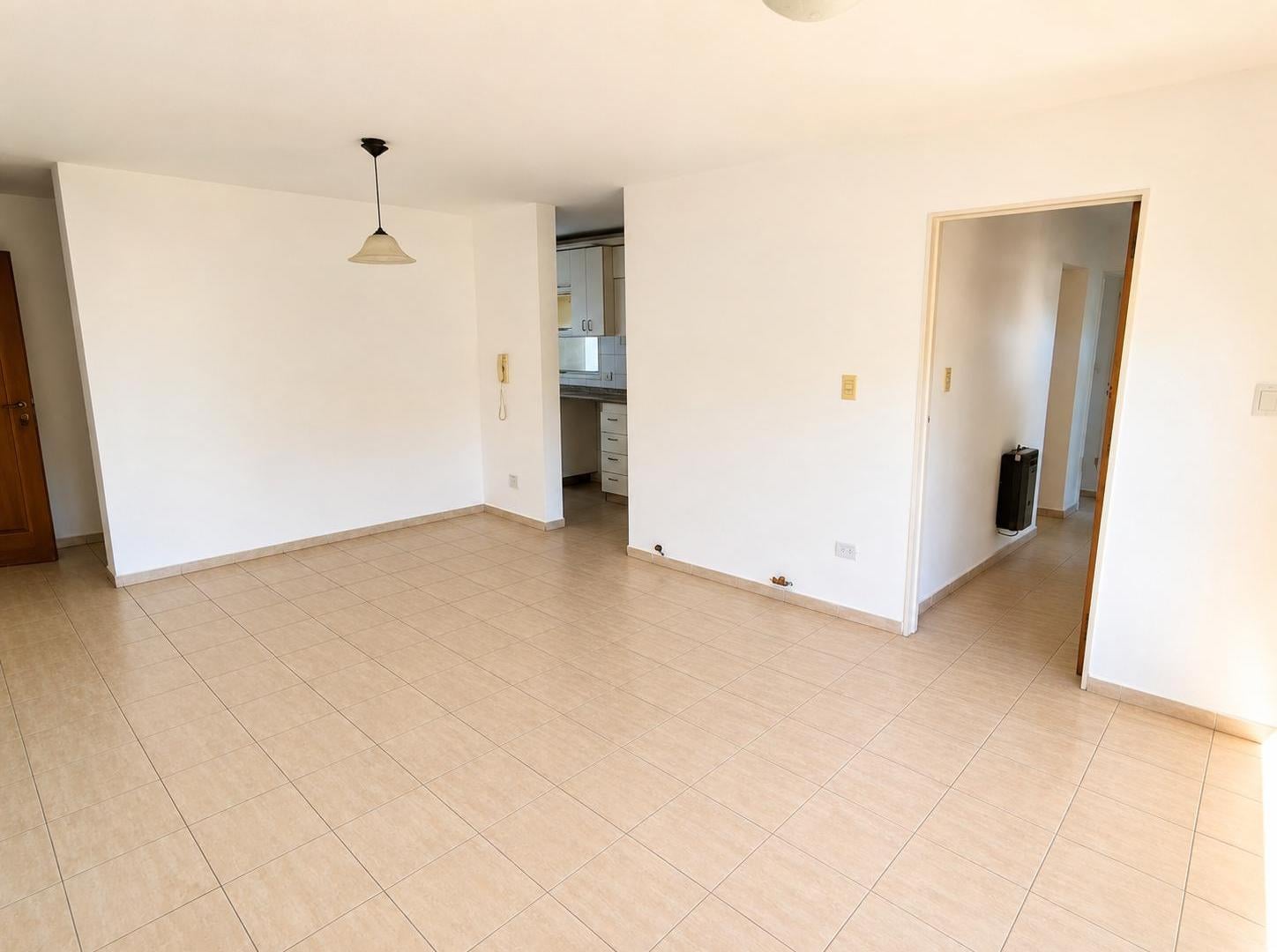 Departamento de 2 Dormitorios con Cochera y 2 Balcones en Balcones del Chateau
