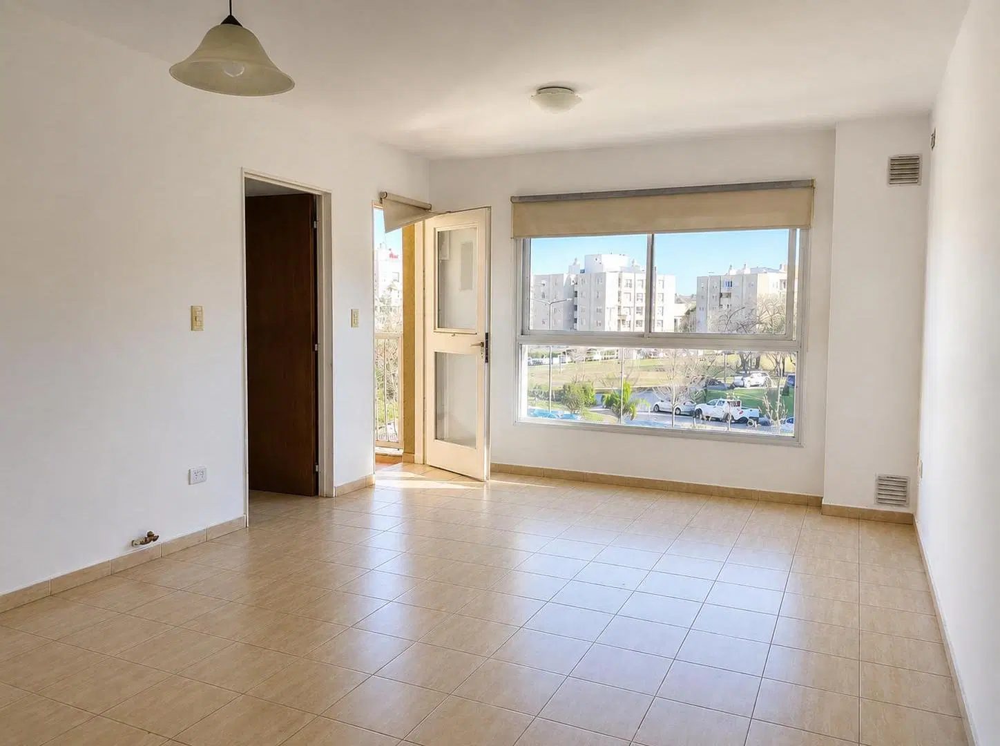 Departamento de 2 Dormitorios con Cochera y 2 Balcones en Balcones del Chateau 4