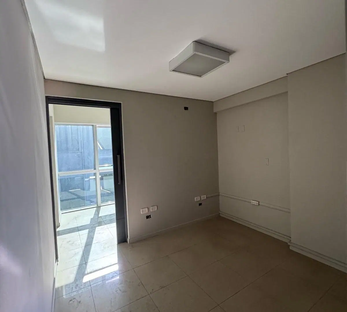 Oficina en venta barrio sur, frente tribunales 5