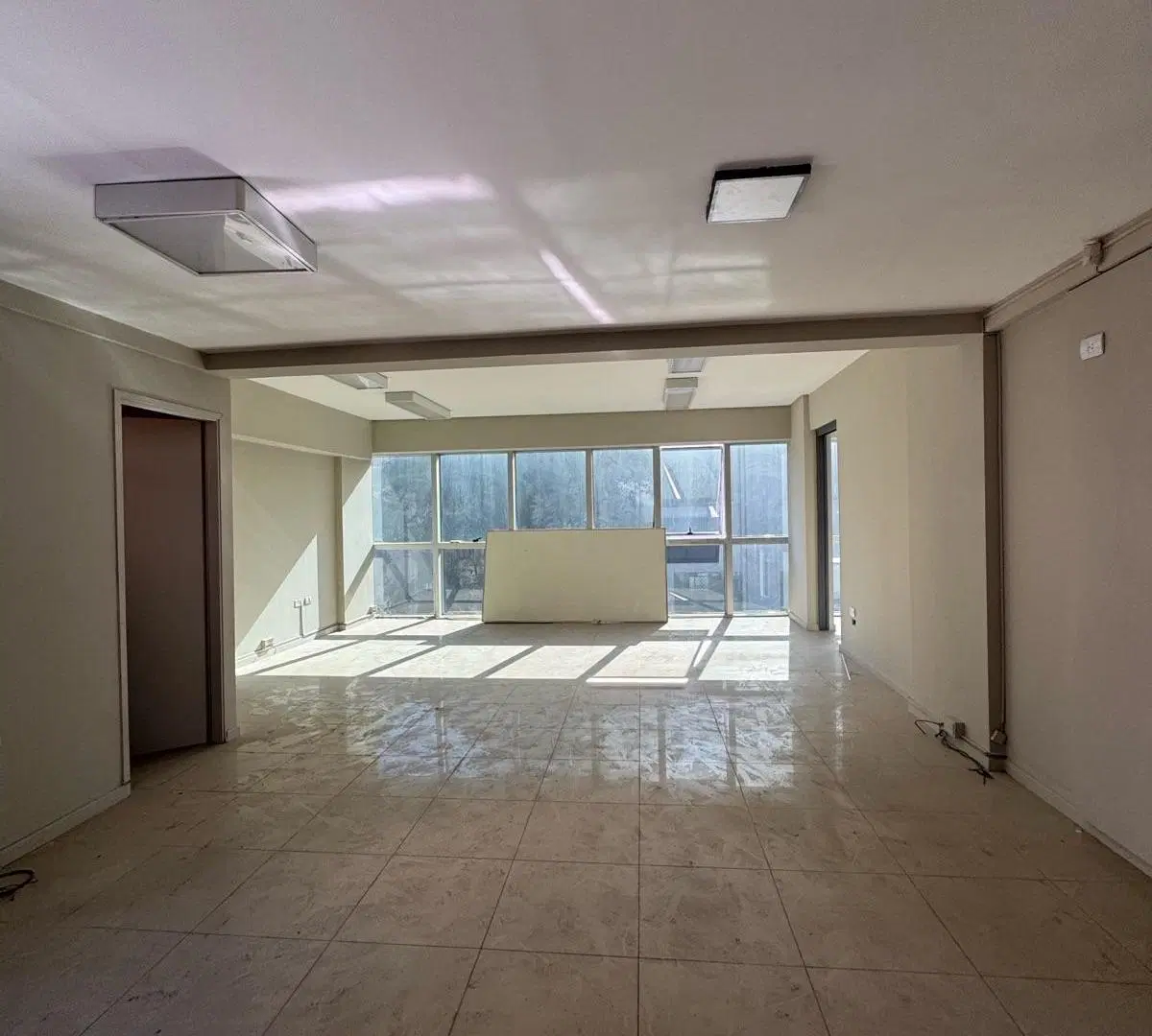Oficina en venta barrio sur, frente tribunales 3