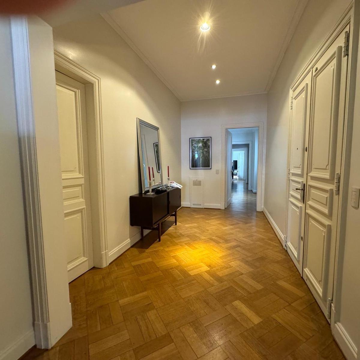 Venta de Departamento 6 Ambientes con Cochera en Recoleta 1