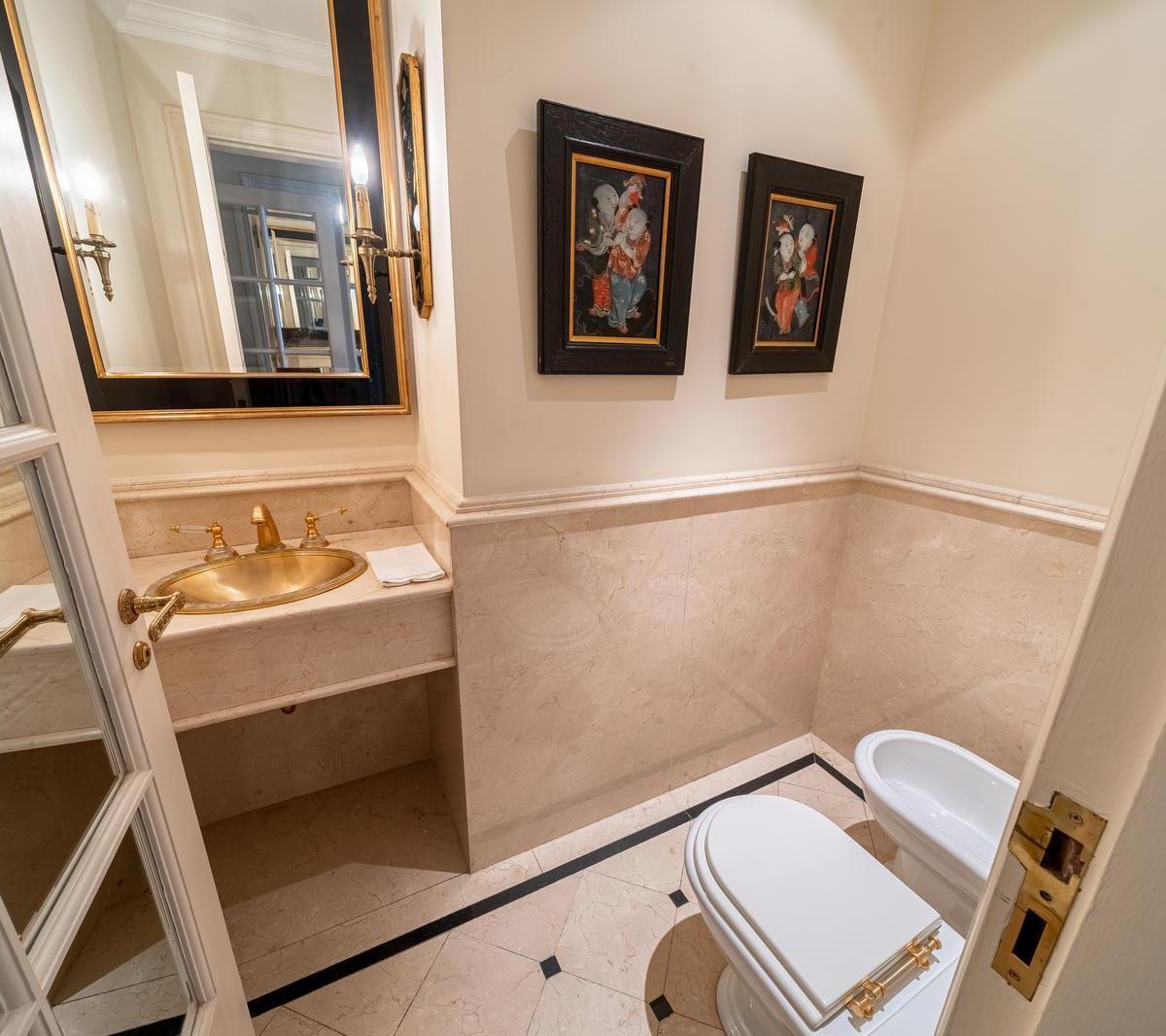 Venta de Departamento 7 Ambientes con Cochera en Recoleta 2