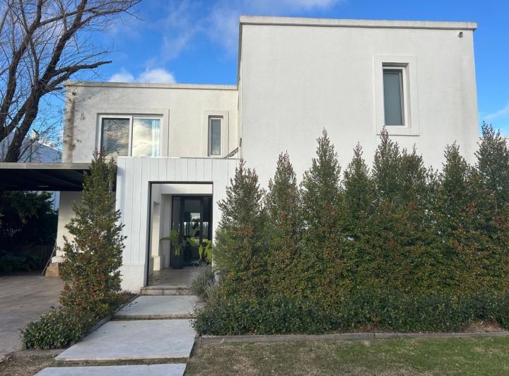 Casa en venta de 8 ambientes en Barbarita 2