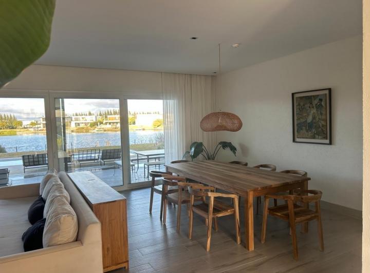 Casa en venta de 8 ambientes en Barbarita 4