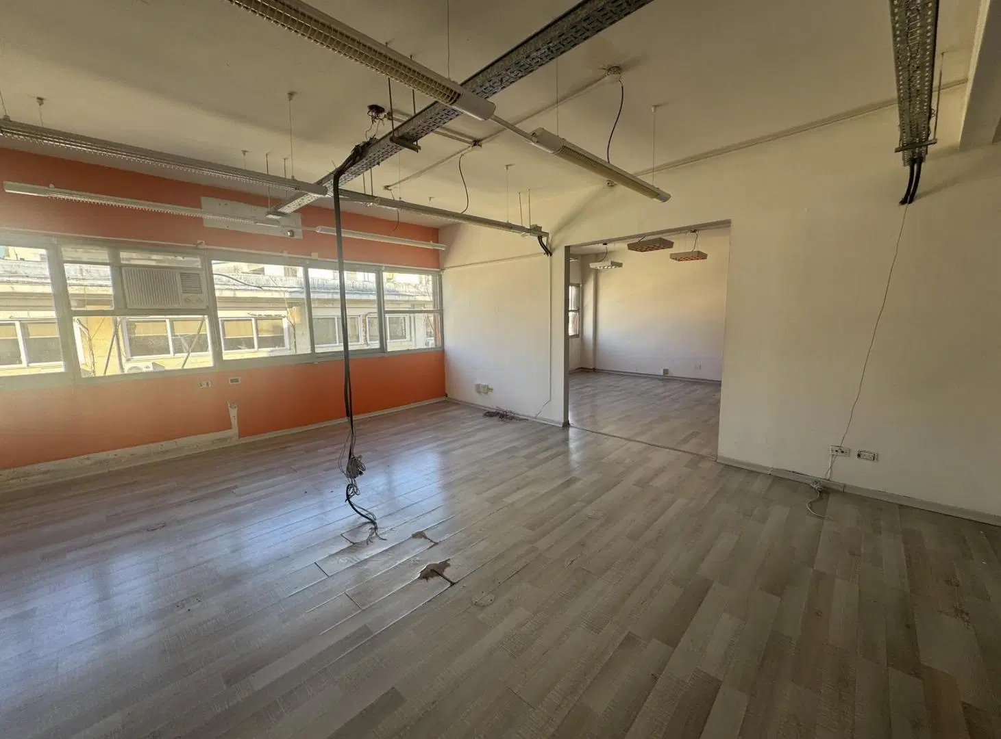 COMPLEJO COMERCIAL MIXTO MONSERRAT | GARAGE OPERATIVO 114 COCHERAS + OFICIN 2