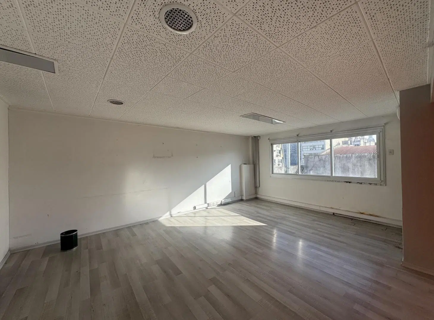 COMPLEJO COMERCIAL MIXTO MONSERRAT | GARAGE OPERATIVO 114 COCHERAS + OFICIN 4