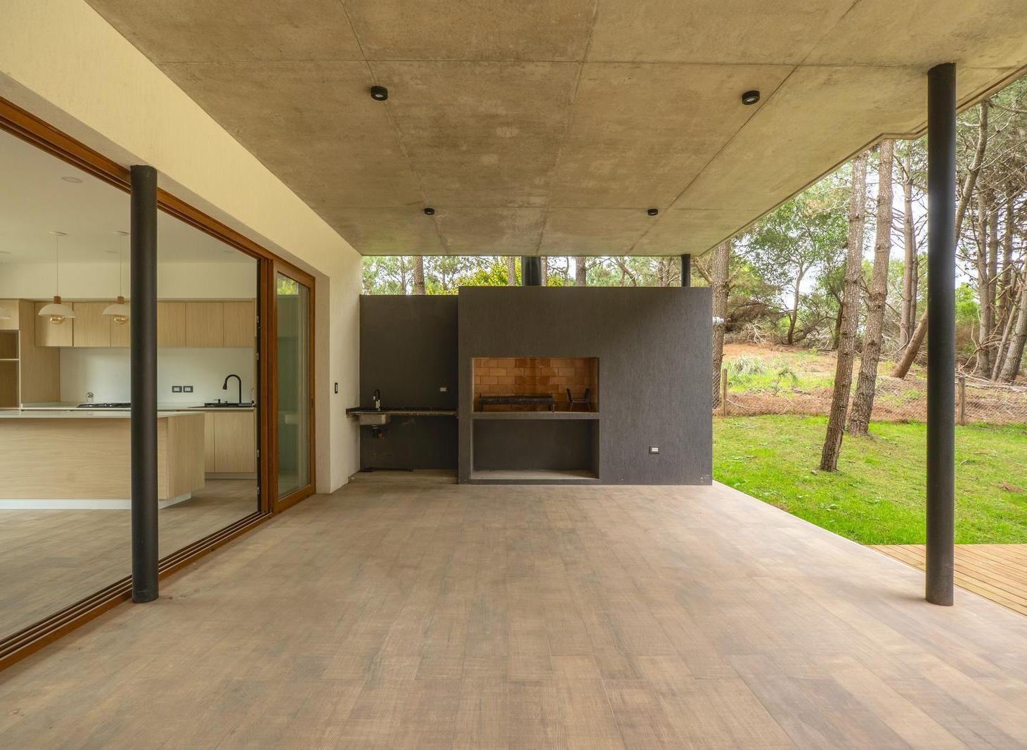 Foto de Casa de tres plantas cerca de la playa a la venta, imagen 5