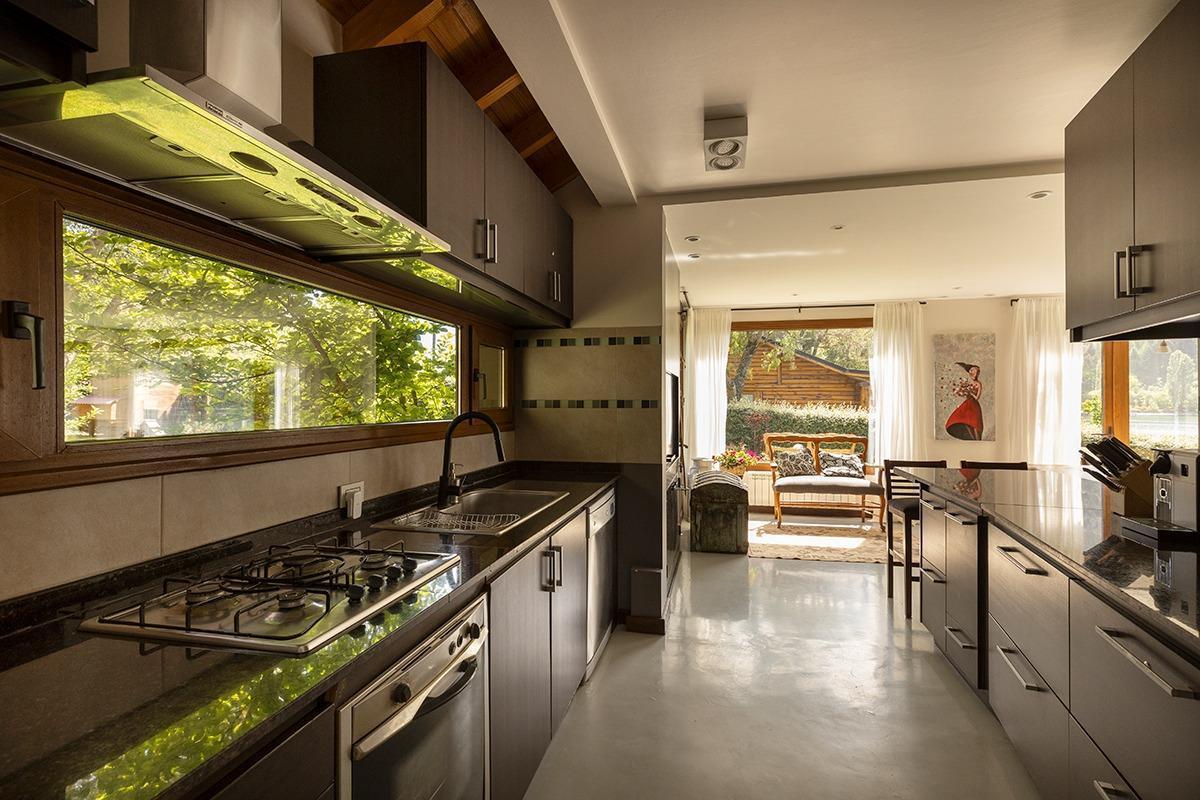 Foto de Venta Casa 4 dormitorios, con vista al Lago Gutierrez, Bariloche, imagen 3
