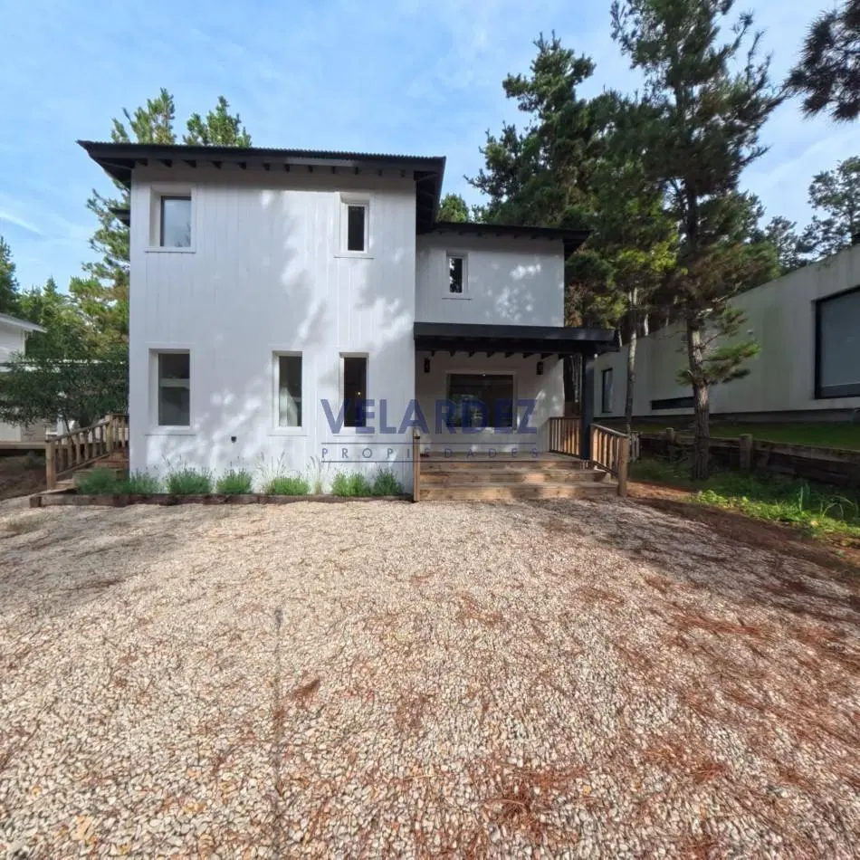Casa 4 dormitorios en Costa Esmeralda - Barrio Senderos 4 5