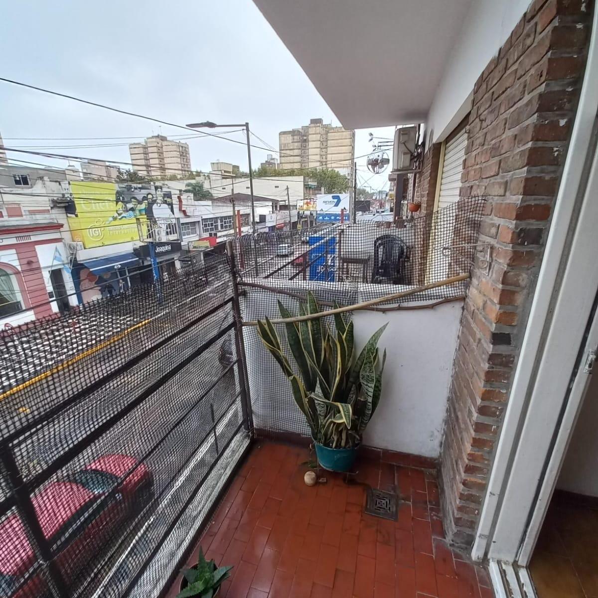 Departamento de 3 ambientes al FRENTE sobre ALEM