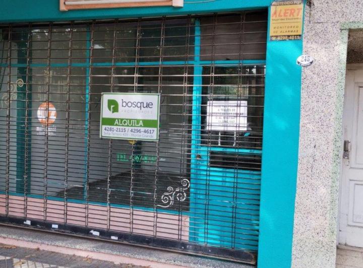 Local en el centro de Monte Grande 5