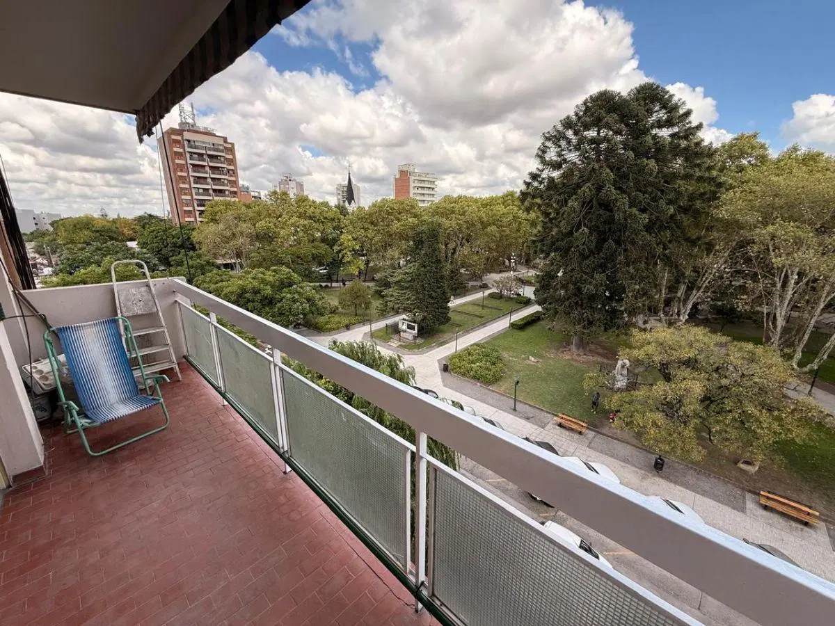 Excelente departamento frente a la Plaza Mitre 3