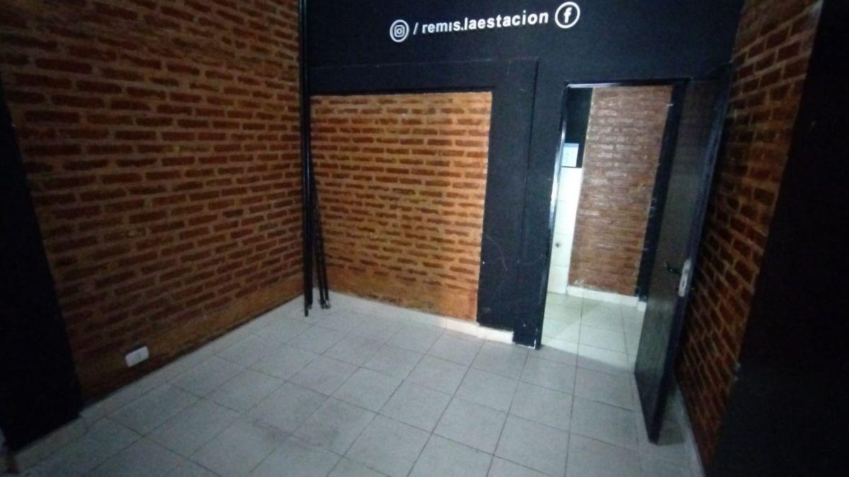Foto de Local frente a la estación de Guillón, imagen 1