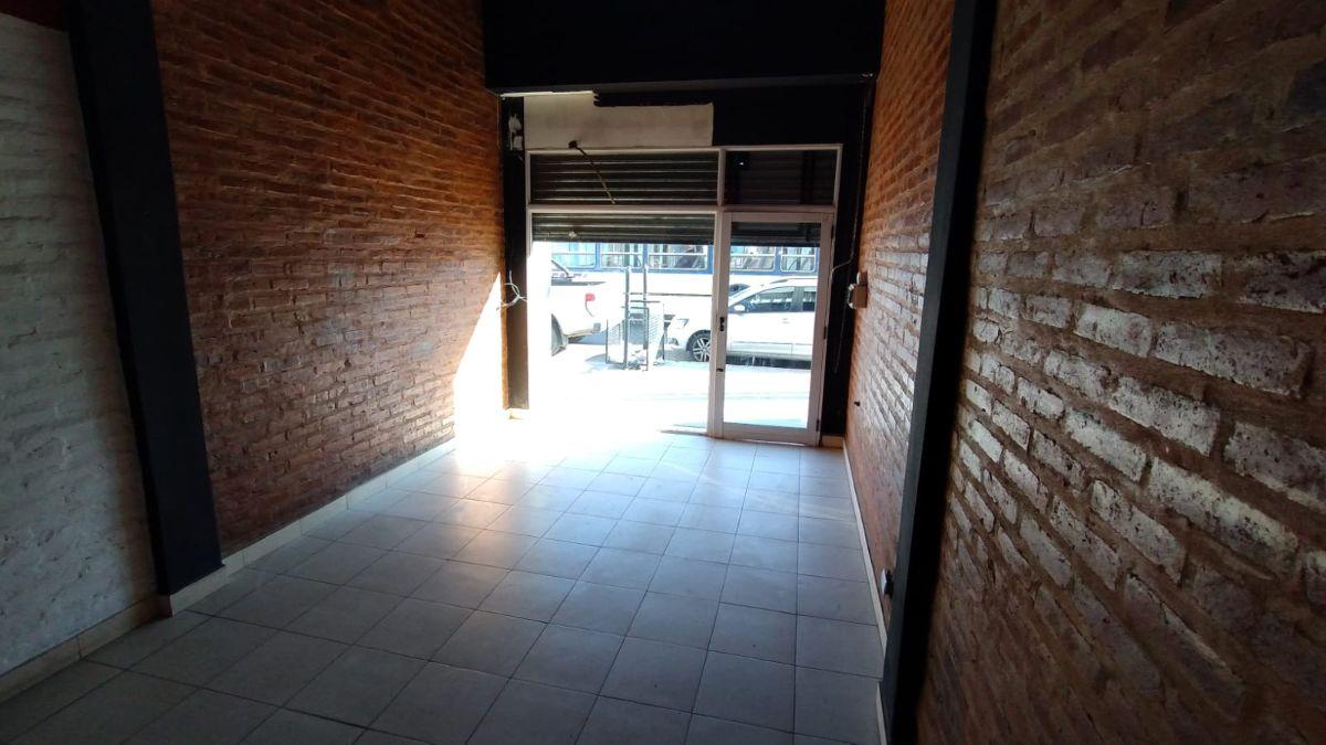 Foto de Local frente a la estación de Guillón, imagen 4