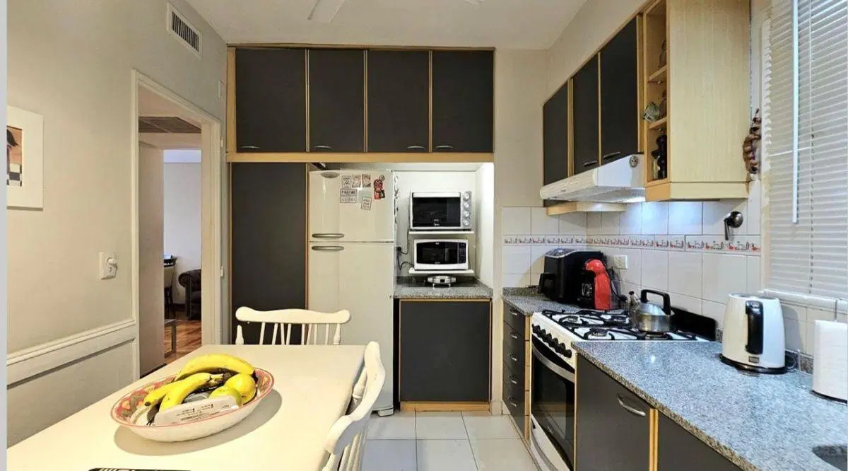 Venta IMPECABLE 3 ambientes balcon al frente en CABALLITO 4