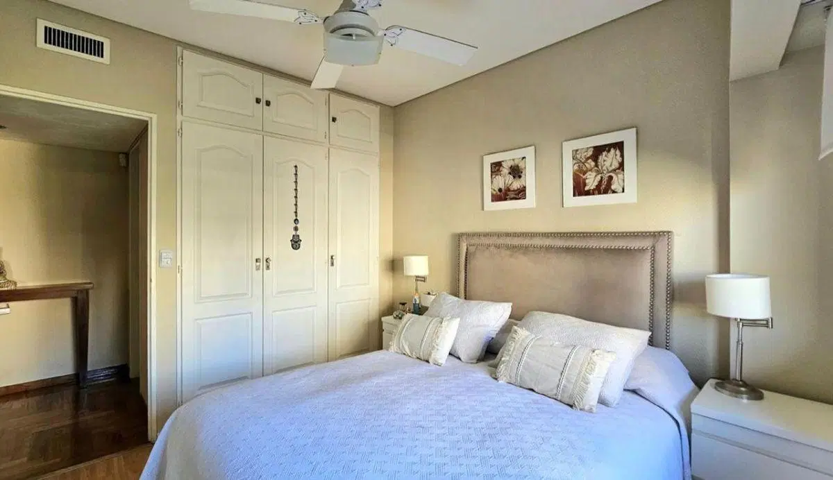 Venta IMPECABLE 3 ambientes balcon al frente en CABALLITO 2