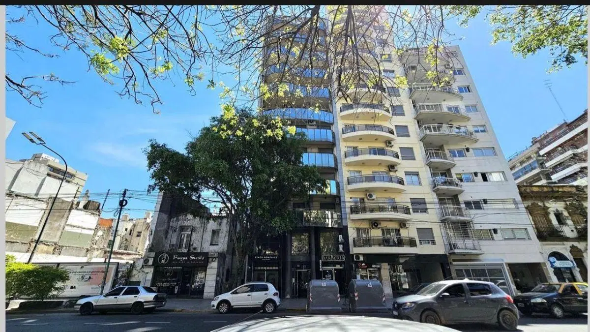 Venta IMPECABLE 3 ambientes balcon al frente en CABALLITO 3