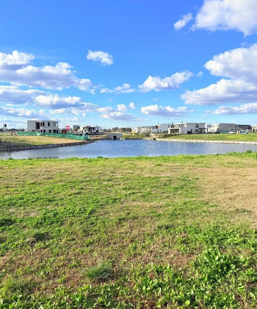 Lote con amplia vista laguna listo para construir 4