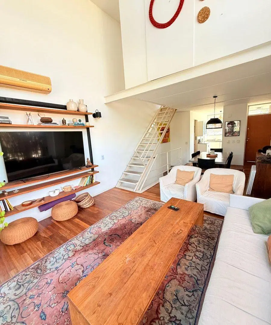 Excelente Triplex de 4 ambientes con 2 cocheras y baño remodelado a nuevo en Altos de la Merced 4