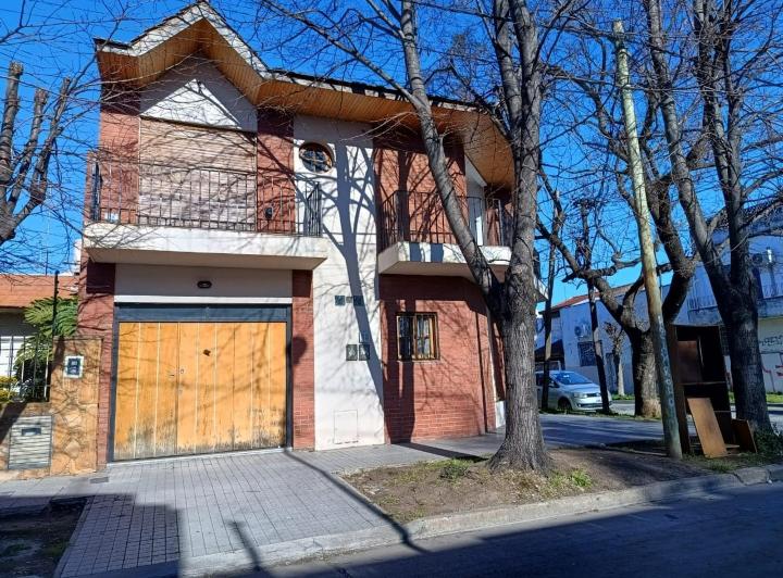 Casa en esq. 3 amb. con cochera/terraza/lavadero – Ballester 2