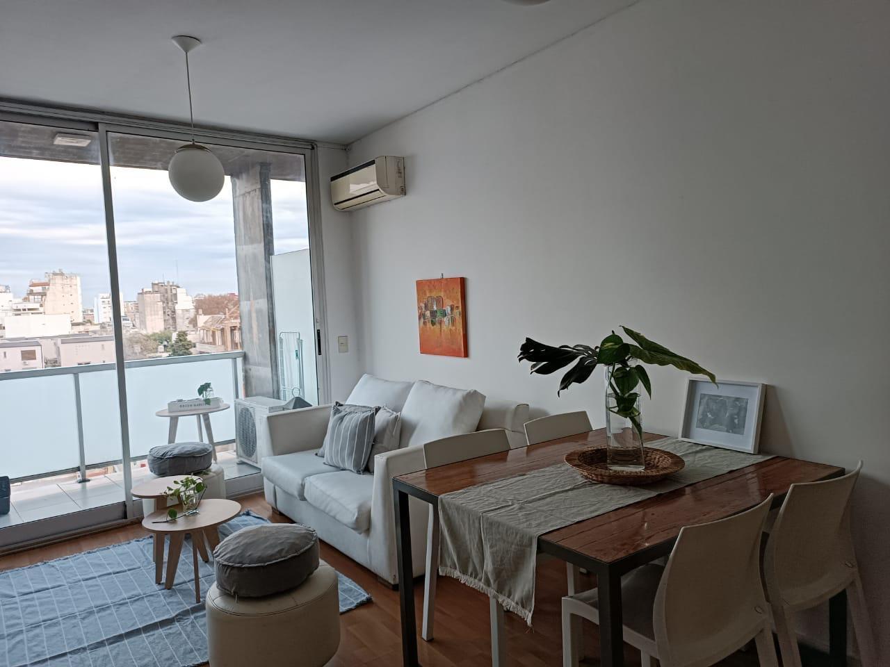 Amplio monoambiente con zona de dormitorio independiente y vistas panorámicas